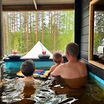 Kemp Tree Tents At Alaska Glamping Linnansaari *