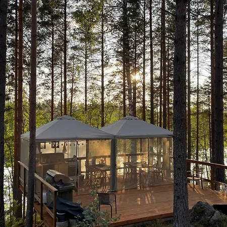 Tree Tents Linnansaari Kemping