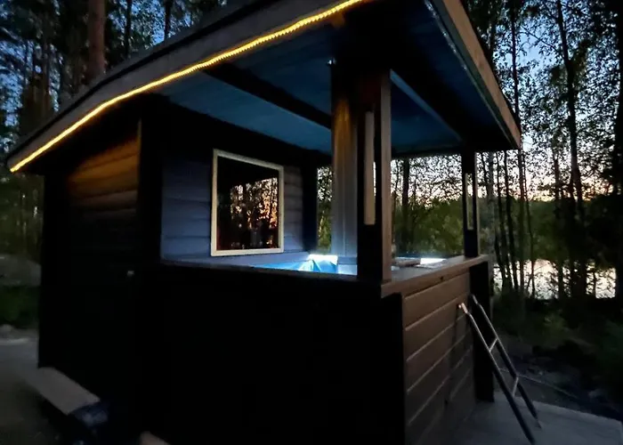 Alaska Tree Tents Linnansaari