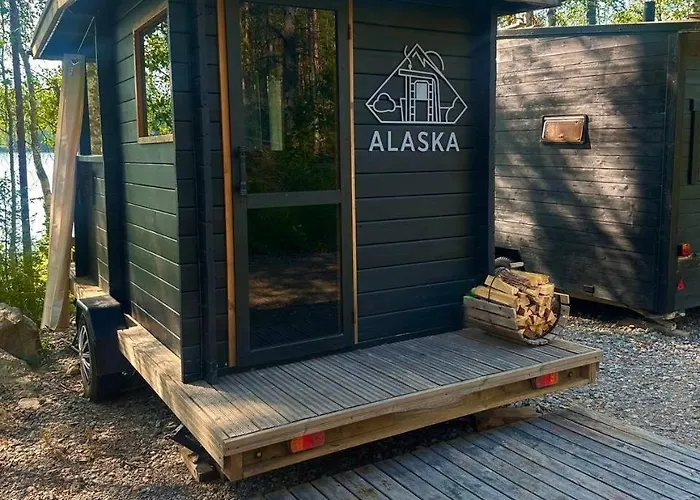 Alaska Tree Tents Linnansaari 营地