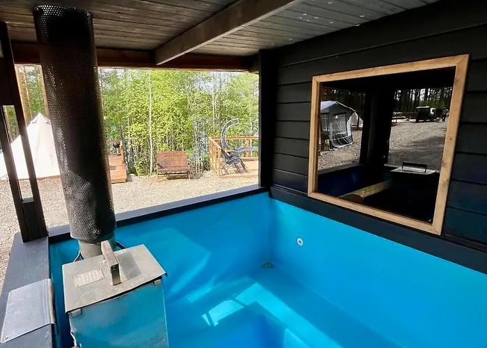 Alaska Tree Tents Linnansaari 营地 *