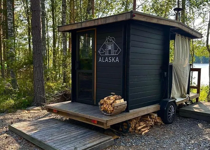 营地 Alaska Tree Tents Linnansaari