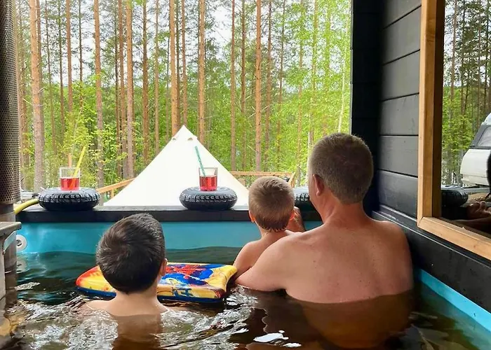 Kemp Alaska Tree Tents Linnansaari *