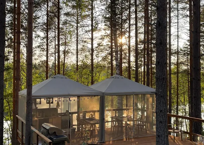 Alaska Tree Tents Linnansaari 营地